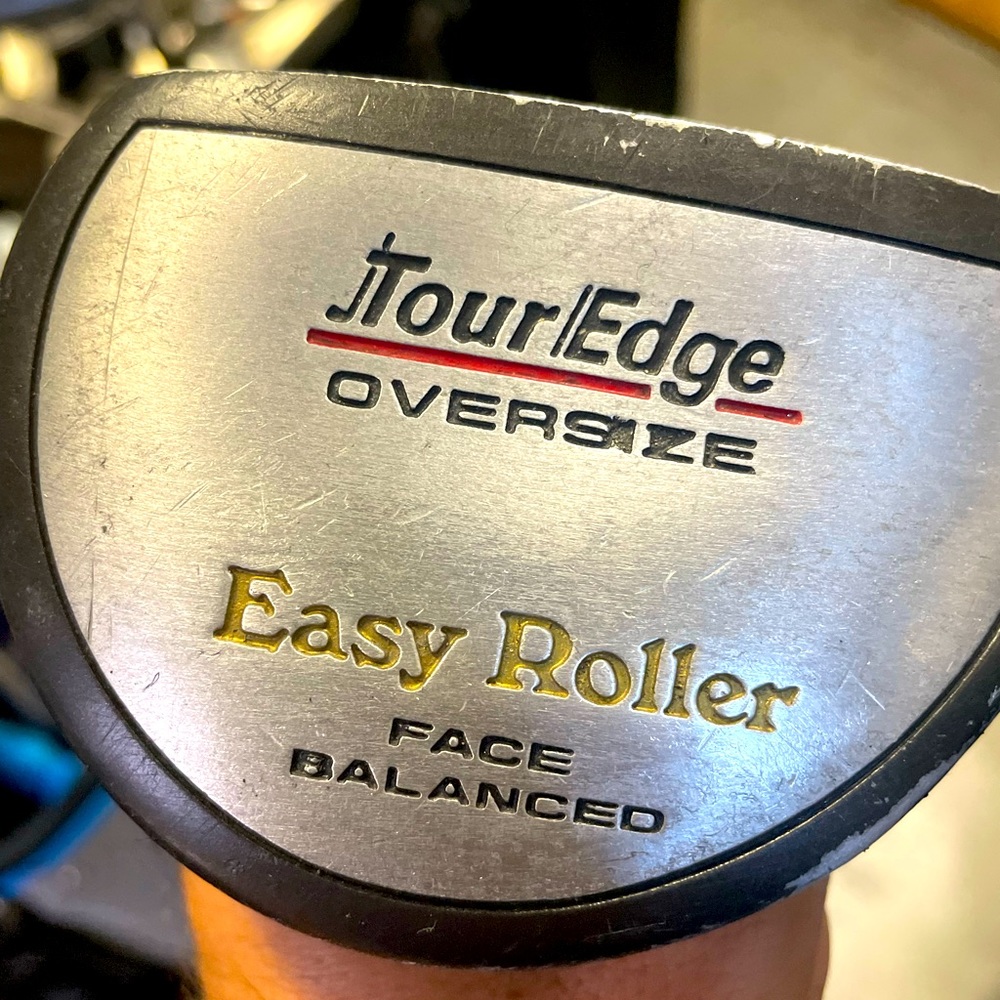 TOUR EDGE OVERSIZE FACE BALANCED EASY ROLLER PUTTER
30 inches